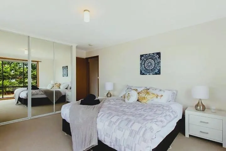 Holiday home Spacious Modern Home Outstanding Views Sleeps 9 Hobart Australia